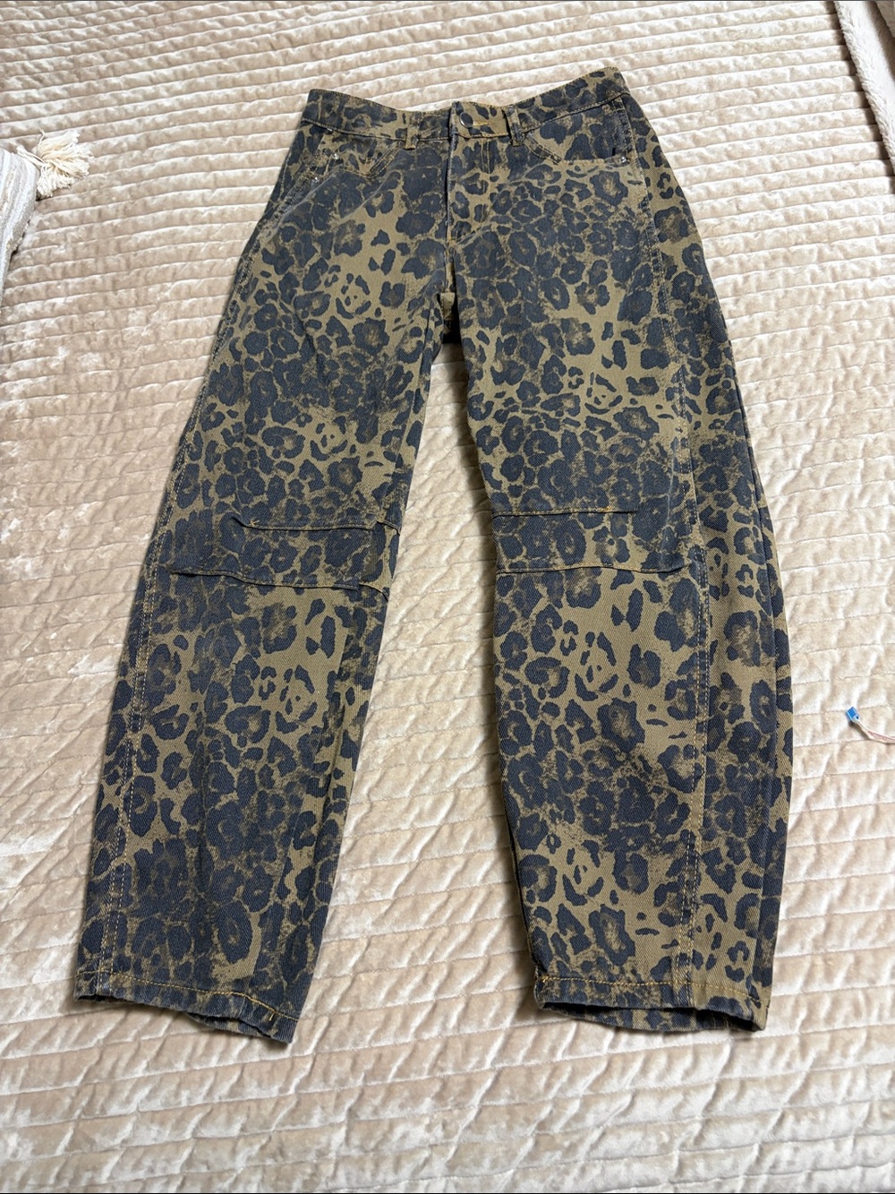 Women’s leopard barrel jeans - size small